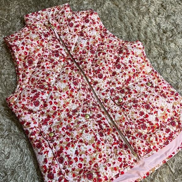 NWT J. Crew Puffer Vest with Snap Pockets - Picture 3 of 8